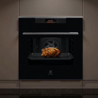 Vstavaná rúra #Electrolux s funkciou Asistovaného varenia odporučí správny program na perfektnú prípravu vášho jedla....